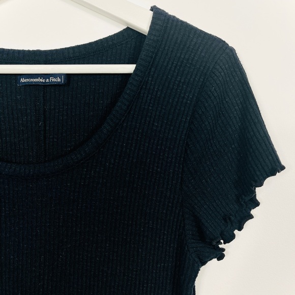 Abercrombie & Fitch Black Scoop Neck Lettuce Hem T-Shirt - Picture 4 of 4